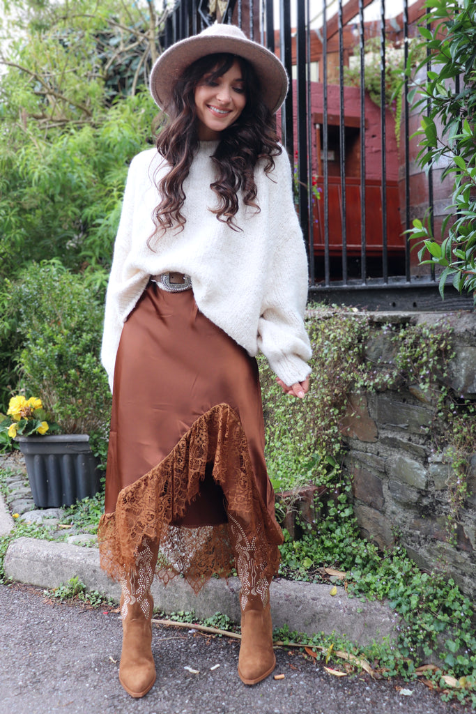 Lace end silky skirt