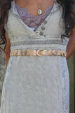Clam shell stretch belt