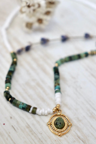 Gold pendant necklace with agate beads