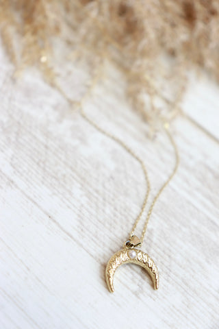 Crescent moon necklace (Gold)