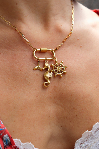 Seahorse charm necklace (Gold)